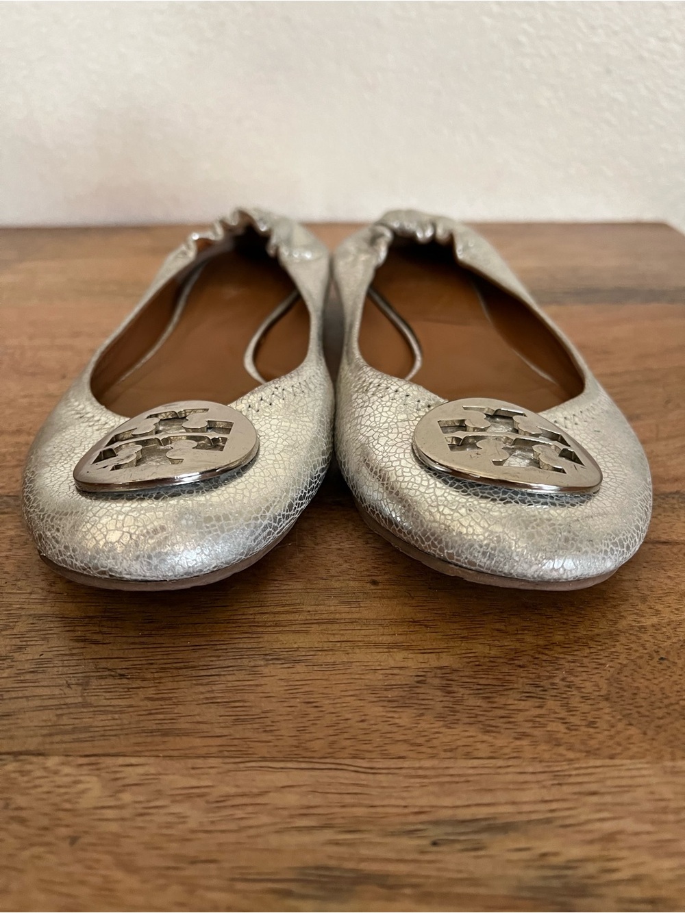 Tory Burch Reva Silver Leather Flats Size 8M - Picture 4 of 13